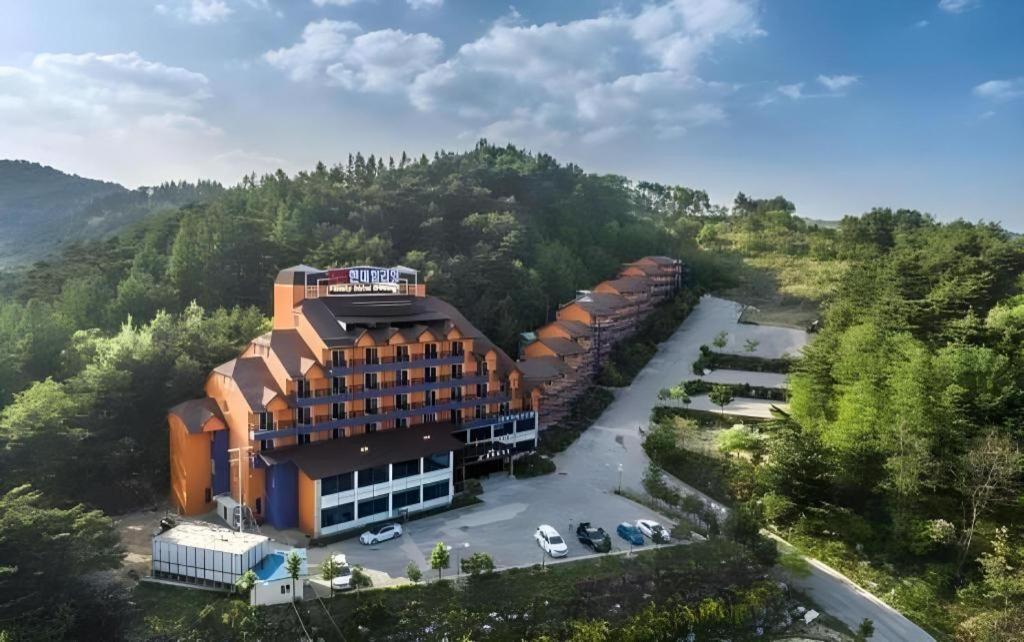 Hyundai Elliot Hotel And Resort Πιόνγκτσανγκ Εξωτερικό φωτογραφία